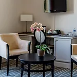 Logis Hotels- Et Restaurant Domaine De Fompeyre Hotel 3*