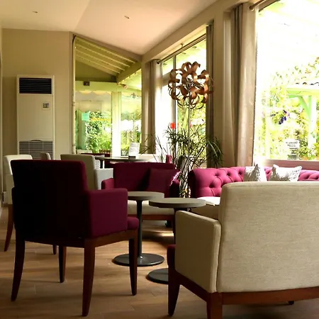 Logis Hotels- Et Restaurant Domaine De Fompeyre Bazas