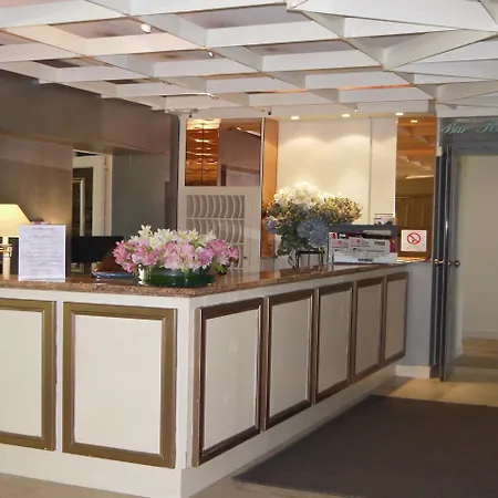 Logis Hotels- Et Restaurant Domaine De Fompeyre فندق 3*