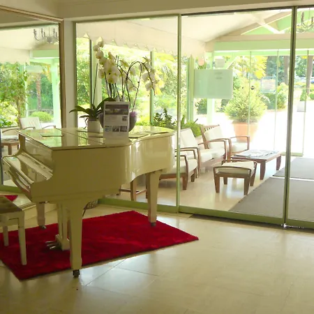 Logis Hotels- Et Restaurant Domaine De Fompeyre Hotel Bazas