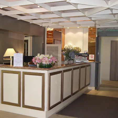 Logis Hotels- Et Restaurant Domaine De Fompeyre Hotel Bazas