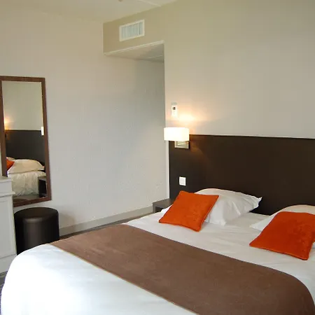 Logis Hotels- Et Restaurant Domaine De Fompeyre Otel Bazas
