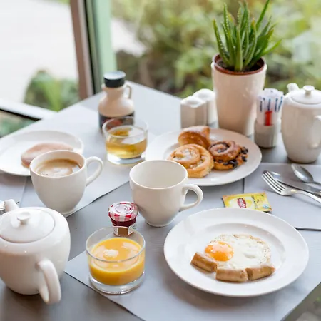 Logis Hotels- Et Restaurant Domaine De Fompeyre 3*
