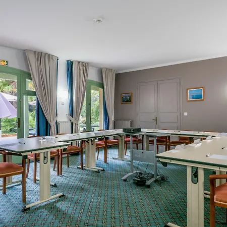 Hotel Logis Hotels- Et Restaurant Domaine De Fompeyre 3*