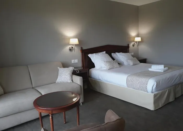 Hotel Logis Hotels- Et Restaurant Domaine De Fompeyre 3*