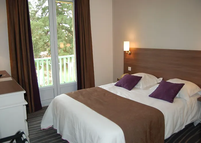 Hotel Logis Hotels- Et Restaurant Domaine De Fompeyre 3*