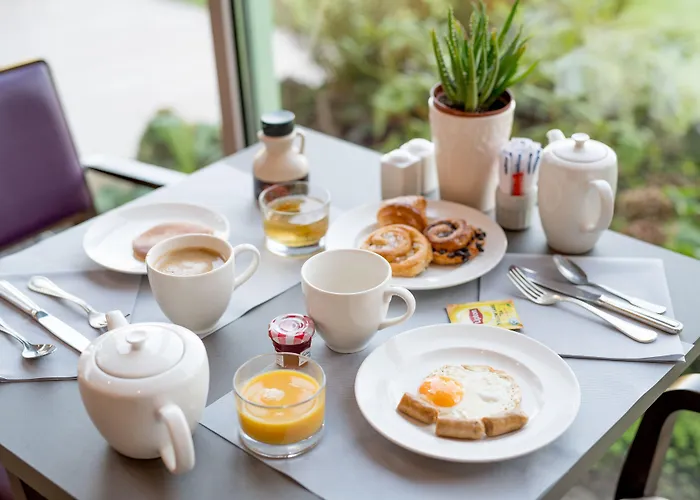 Logis Hotels- Et Restaurant Domaine De Fompeyre 3*