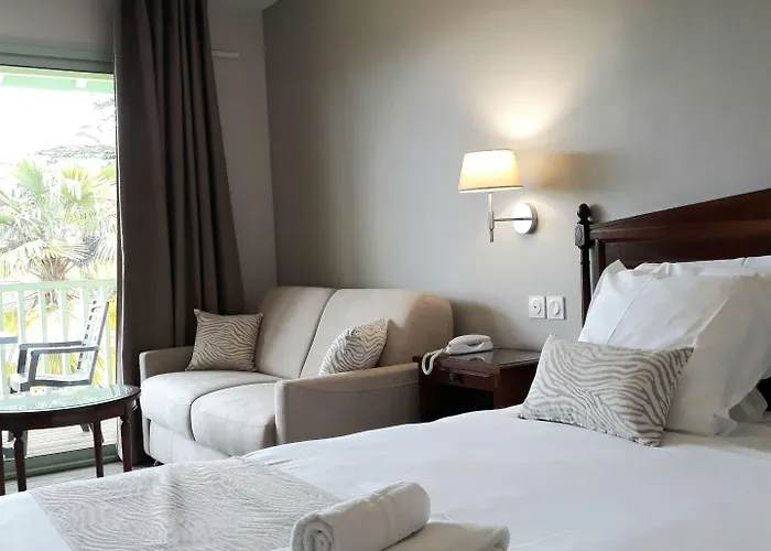Logis Hotels- Et Restaurant Domaine De Fompeyre Hotel 3*