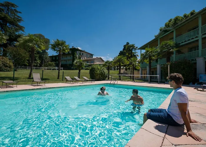 Hotel Logis Hotels- Et Restaurant Domaine De Fompeyre Bazas